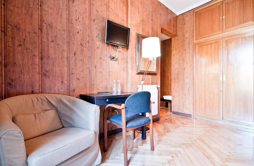 Hostal Asuncion Madrid Room photo