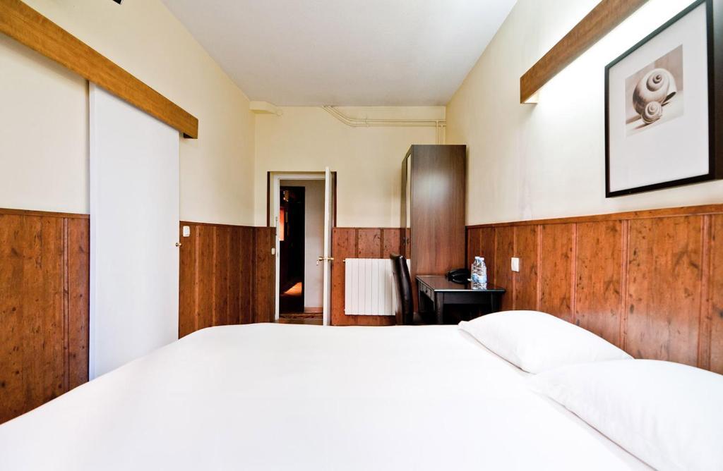Hostal Asuncion Madrid Room photo