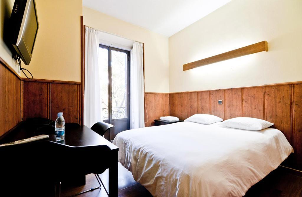 Hostal Asuncion Madrid Room photo